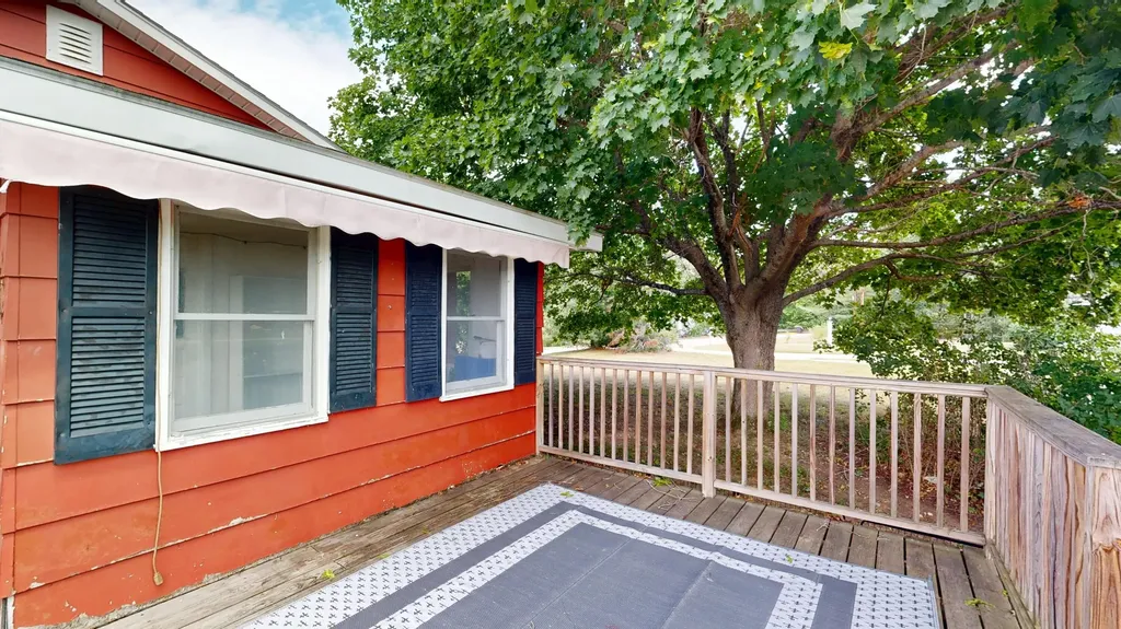 15 W Waterman Road Auburn ME 04210
