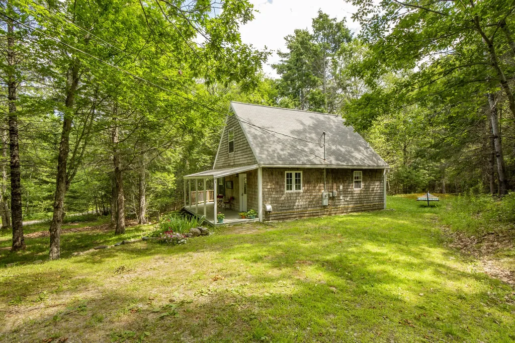15 Little Road Bristol ME 04539
