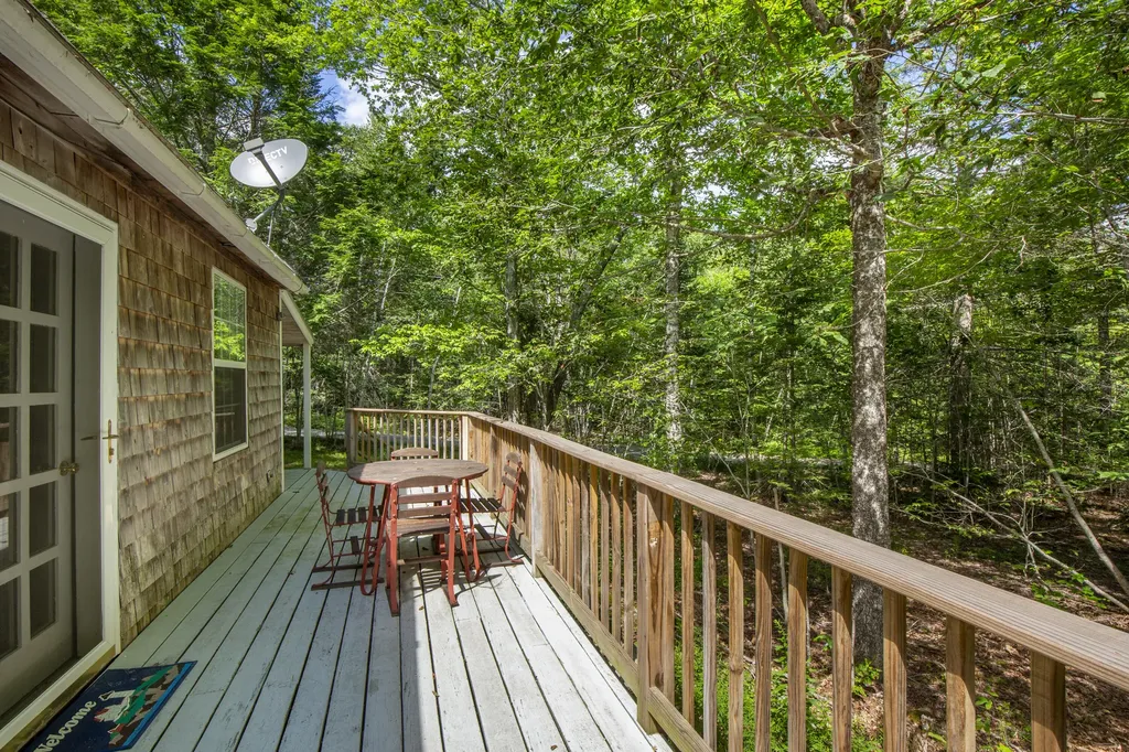 15 Little Road Bristol ME 04539