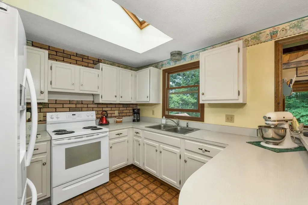 52 Pine Grove Lane Lebanon ME 04027