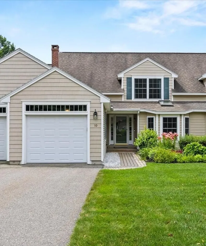 10 Shiretowne Common Drive Kennebunk ME 04043