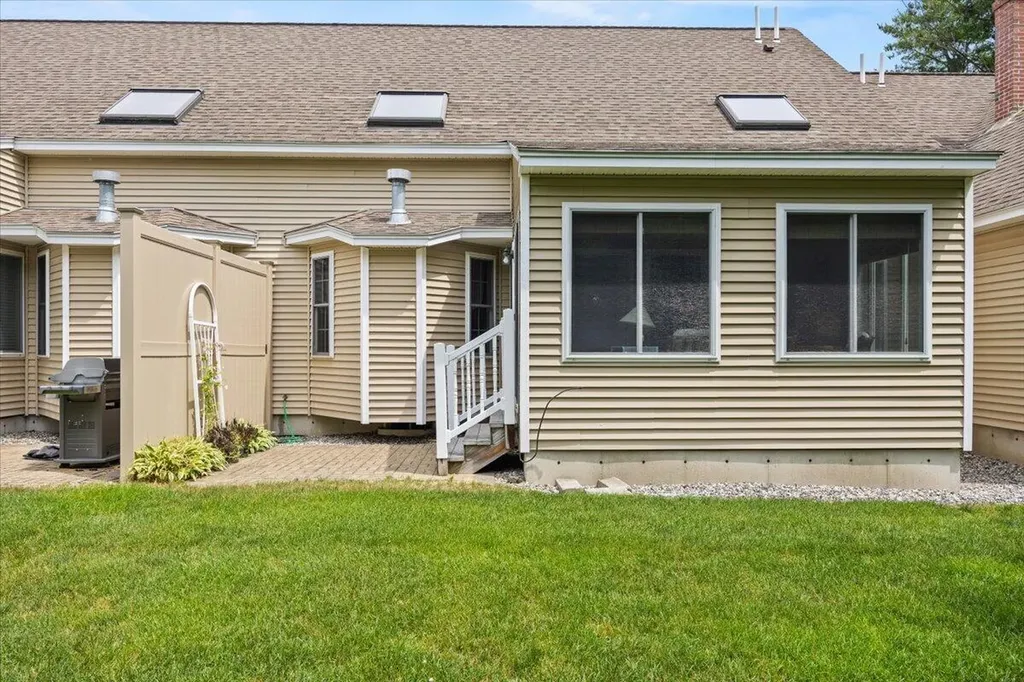 10 Shiretowne Common Drive Kennebunk ME 04043