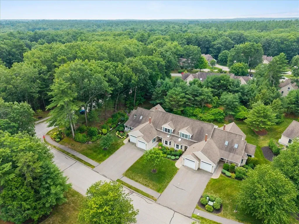 10 Shiretowne Common Drive Kennebunk ME 04043