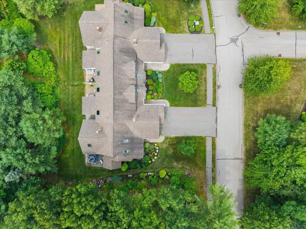 10 Shiretowne Common Drive Kennebunk ME 04043