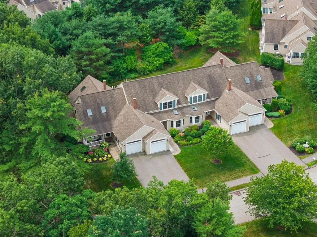 10 Shiretowne Common Drive Kennebunk ME 04043