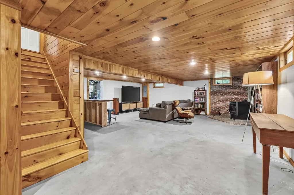 127 Little Falls Road Hollis ME 04042
