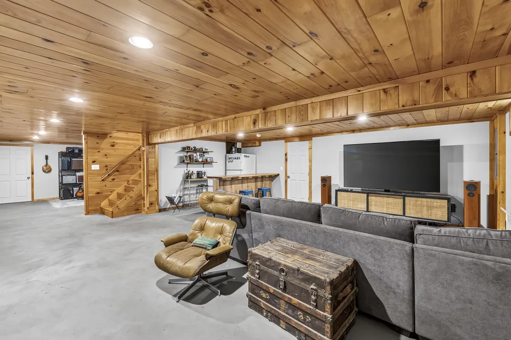 127 Little Falls Road Hollis ME 04042
