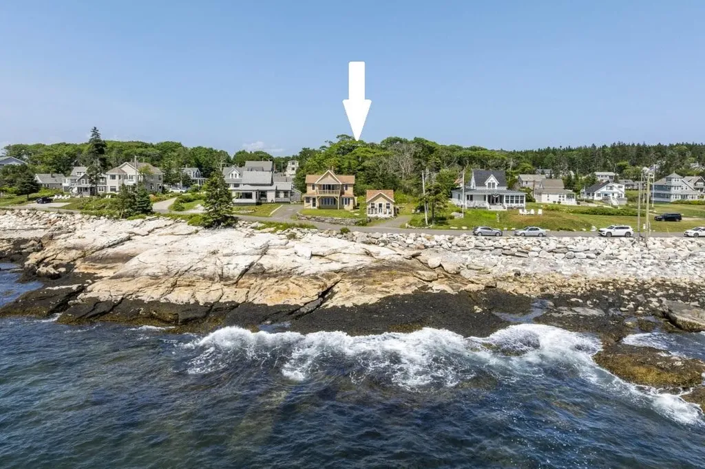 113 Shore Road Boothbay ME 04544