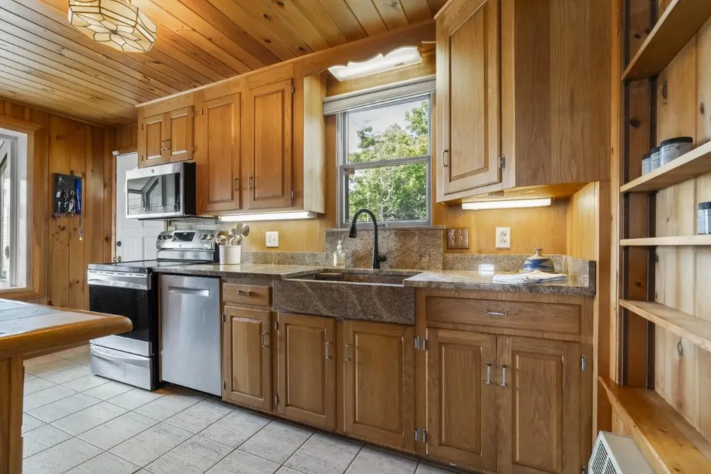 113 Shore Road Boothbay ME 04544