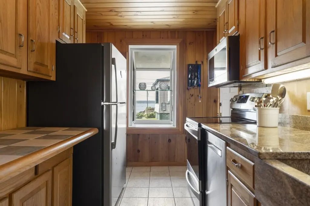 113 Shore Road Boothbay ME 04544