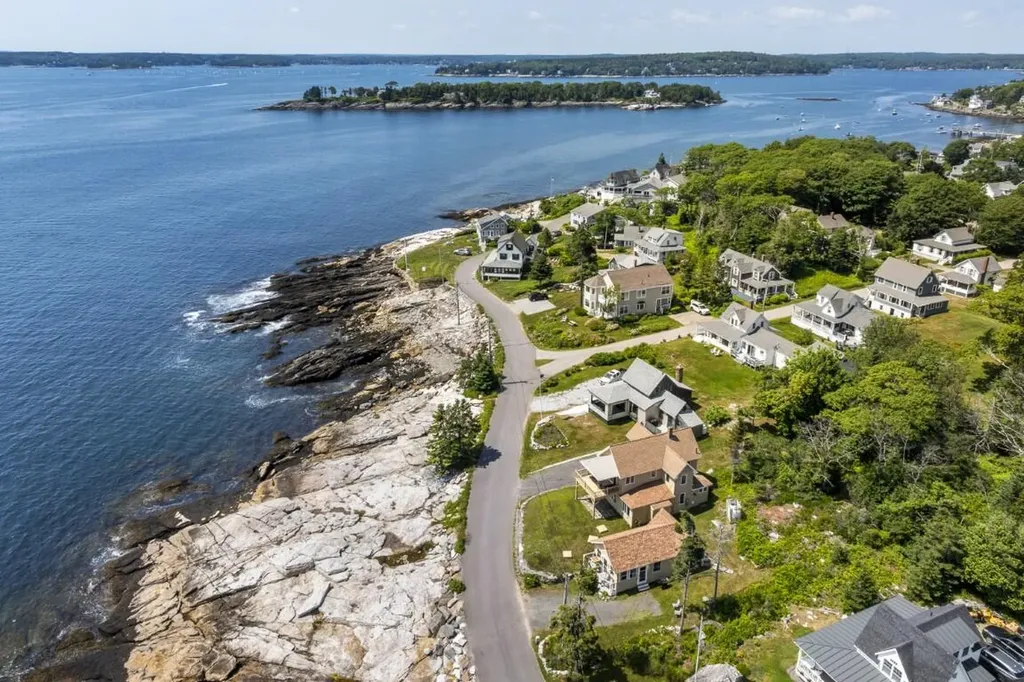 113 Shore Road Boothbay ME 04544