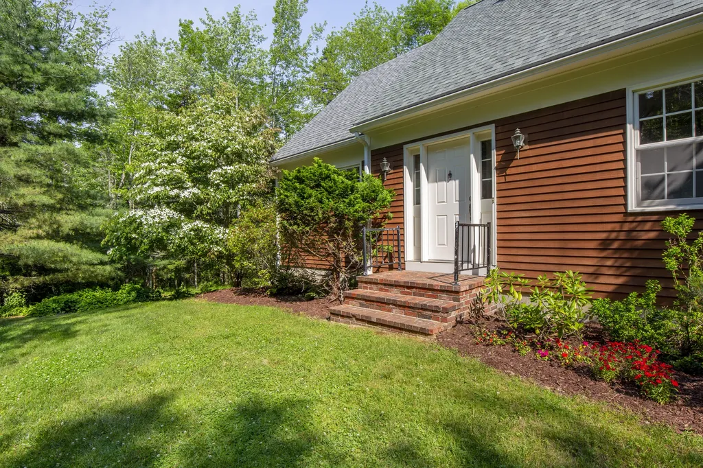 100 Mistic Avenue Rockport ME 04856