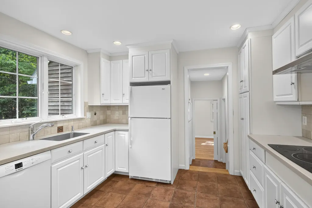 100 Mistic Avenue Rockport ME 04856