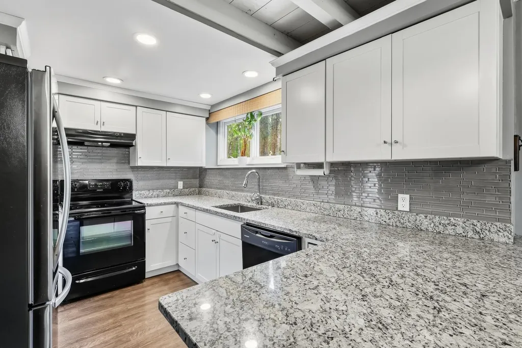 19 Partridge Lane Scarborough ME 04074