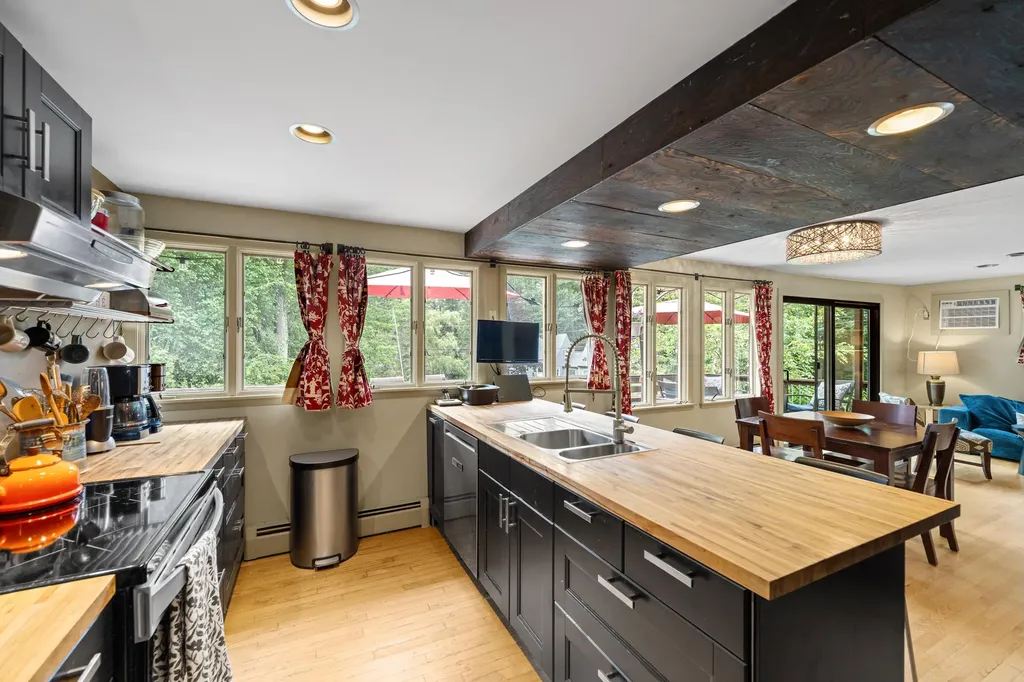 31 Upland Lane Yarmouth ME 04096