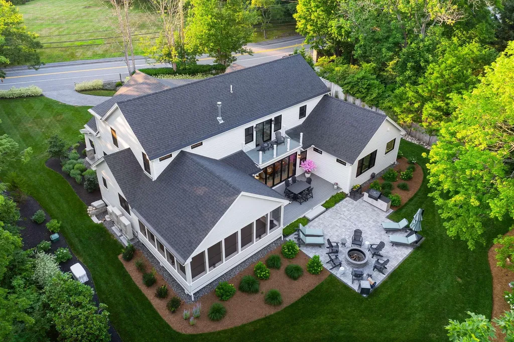 565 York Street York ME 03911