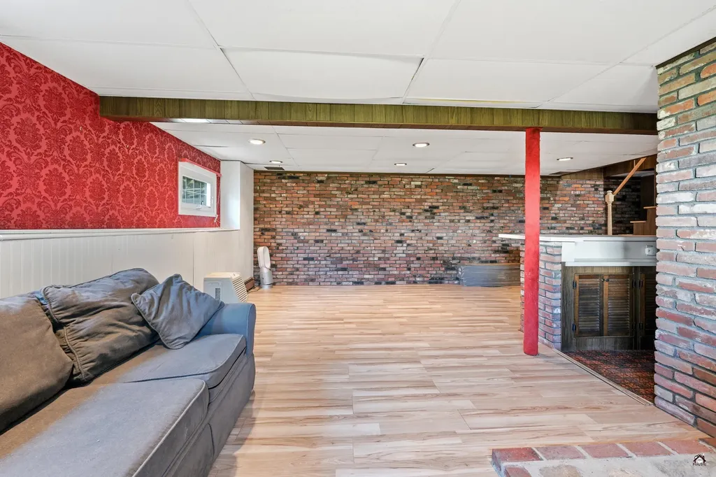 49 Ashmount Street Lewiston ME 04240