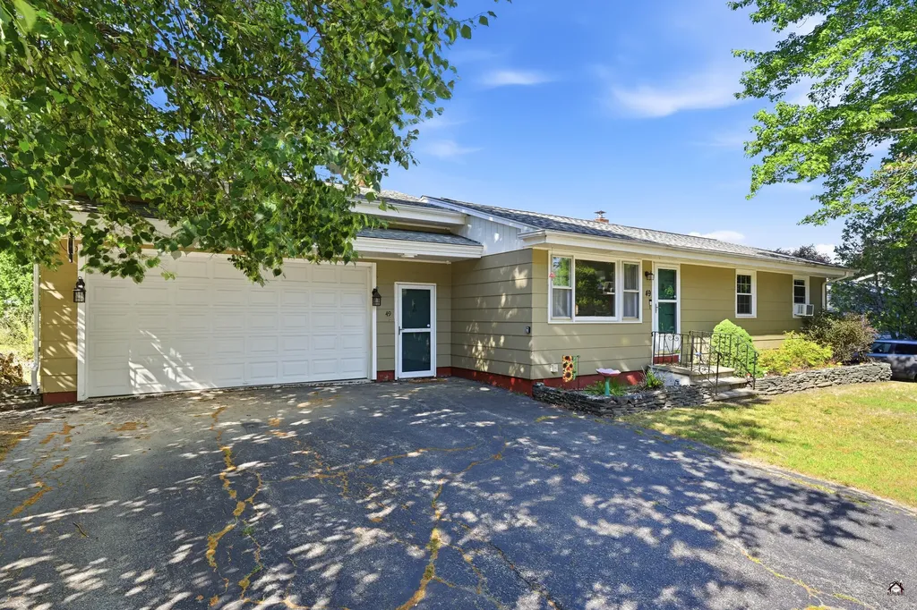 49 Ashmount Street Lewiston ME 04240