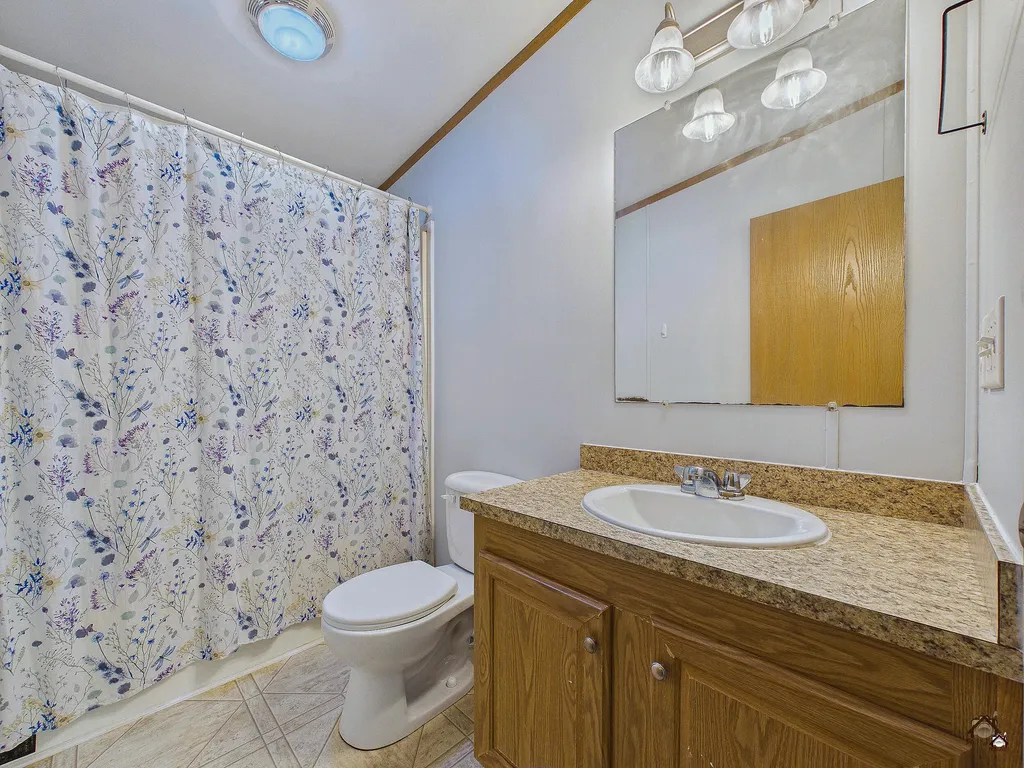 17 Village View Lane Whitefield ME 04353