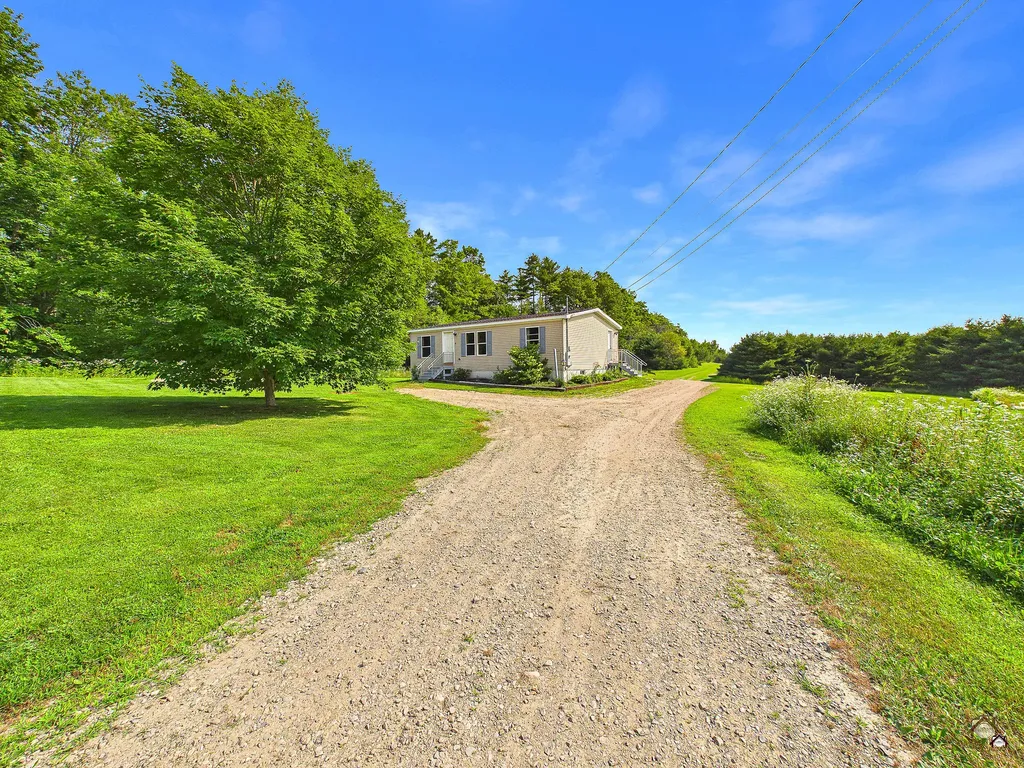 17 Village View Lane Whitefield ME 04353