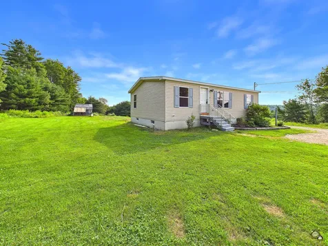 17 Village View Lane Whitefield ME 04353