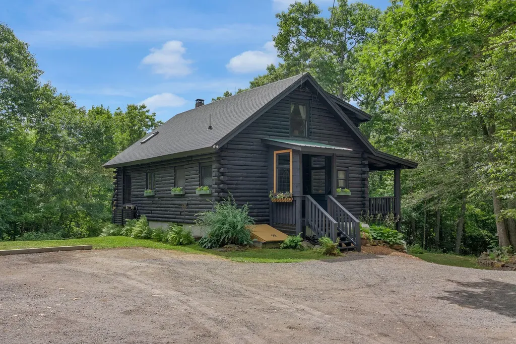 52 Cain Lane West Gardiner ME 04345