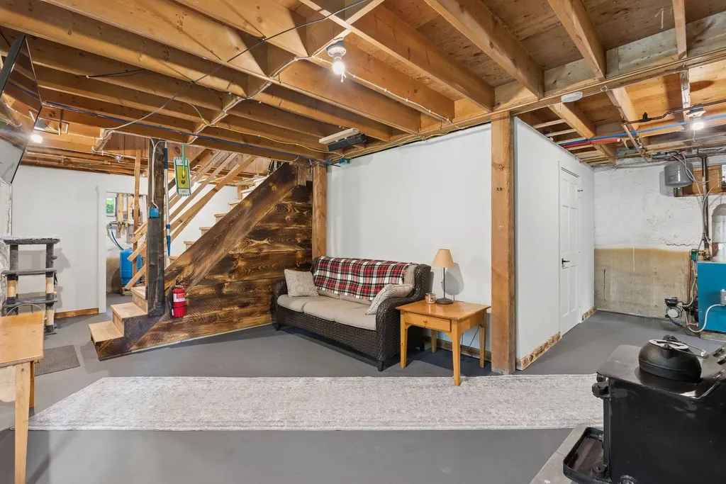 52 Cain Lane West Gardiner ME 04345