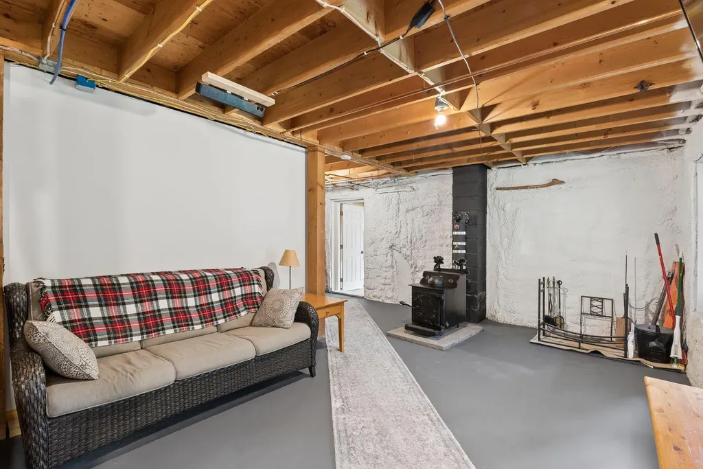 52 Cain Lane West Gardiner ME 04345