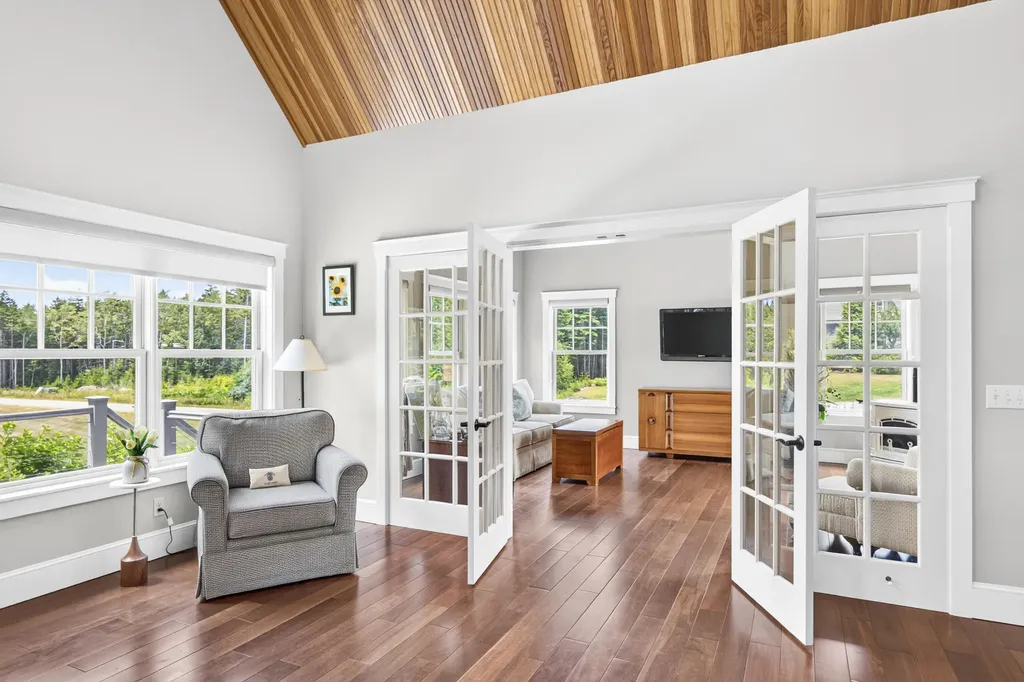 41 Jamesey Court Bristol ME 04554