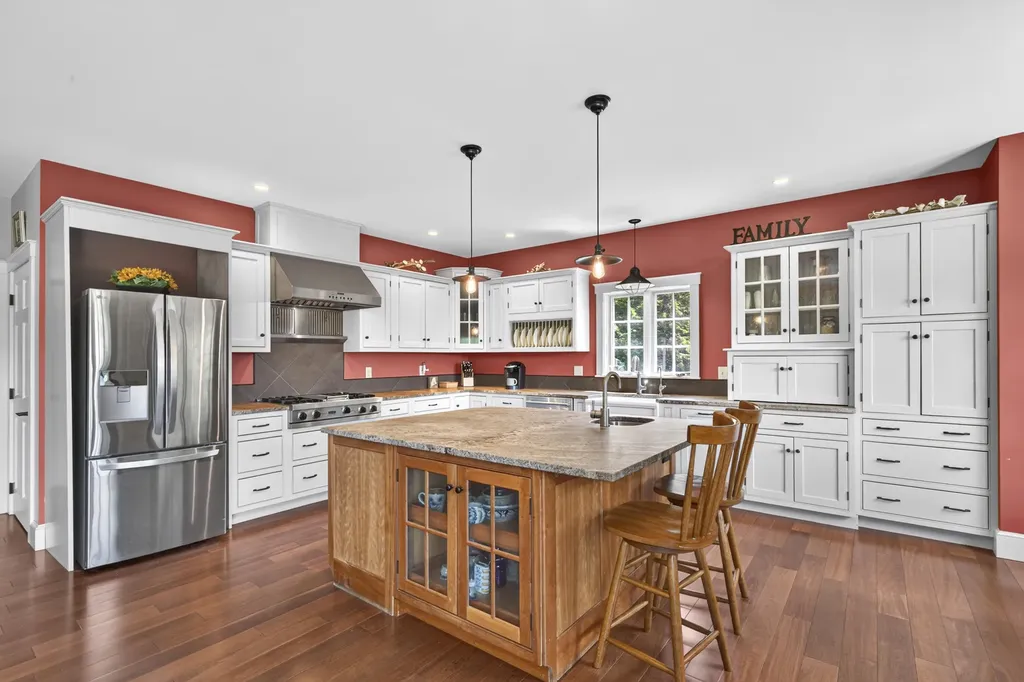 41 Jamesey Court Bristol ME 04554