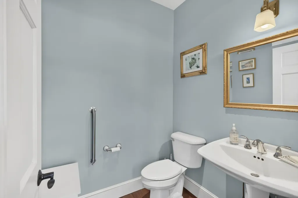 41 Jamesey Court Bristol ME 04554