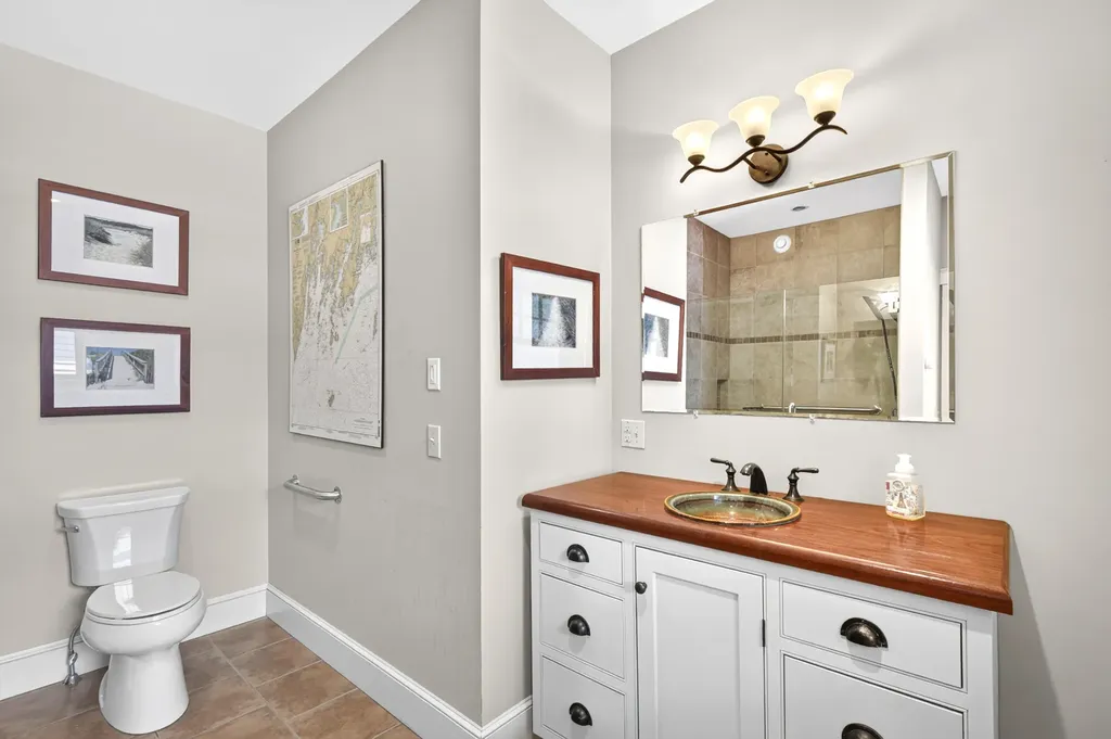 41 Jamesey Court Bristol ME 04554