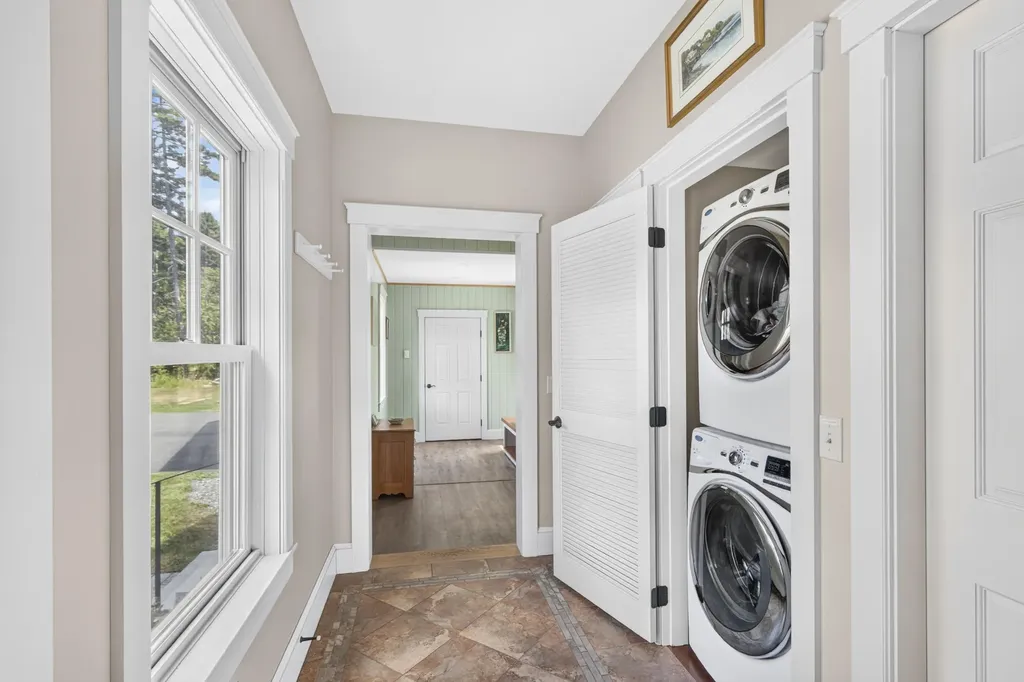 41 Jamesey Court Bristol ME 04554