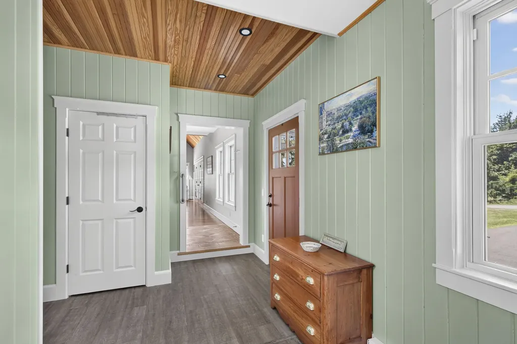 41 Jamesey Court Bristol ME 04554