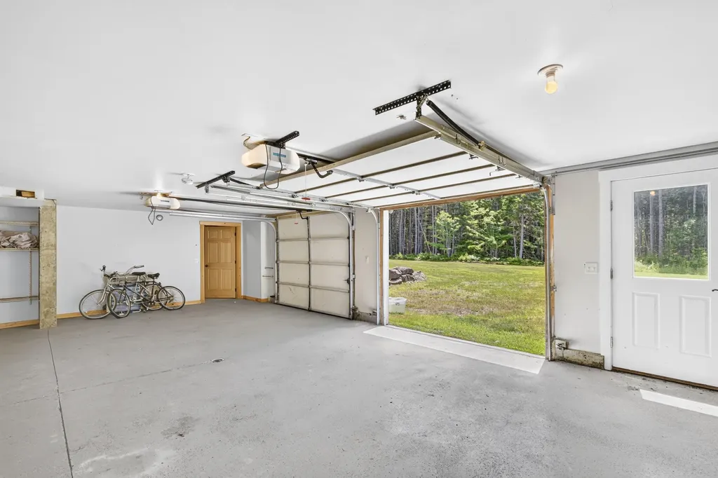 41 Jamesey Court Bristol ME 04554
