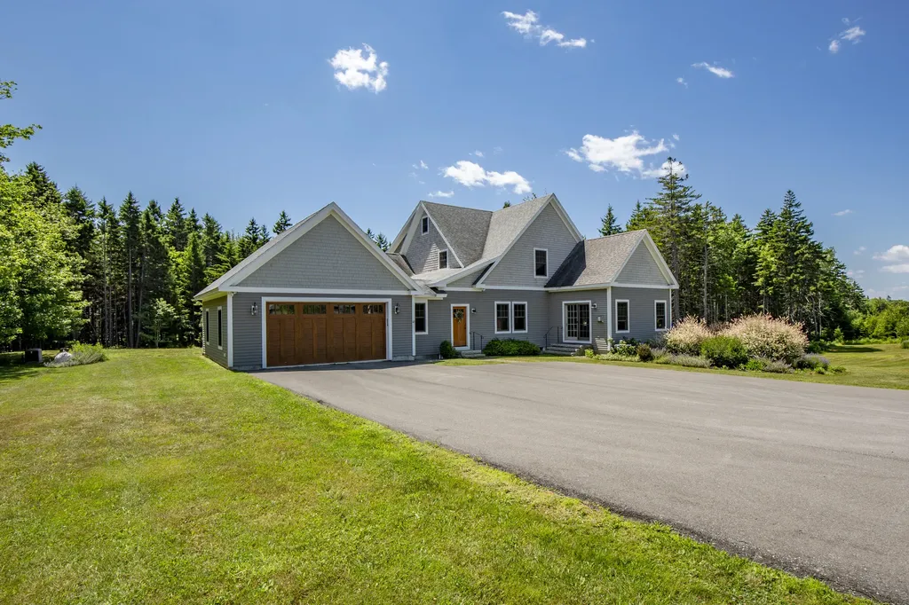 41 Jamesey Court Bristol ME 04554