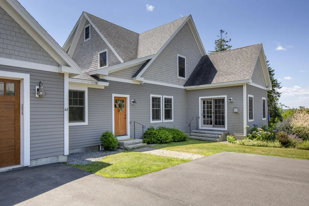 41 Jamesey Court Bristol ME 04554