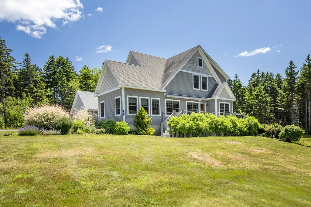 41 Jamesey Court Bristol ME 04554