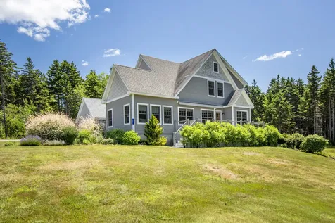 41 Jamesey Court Bristol ME 04554