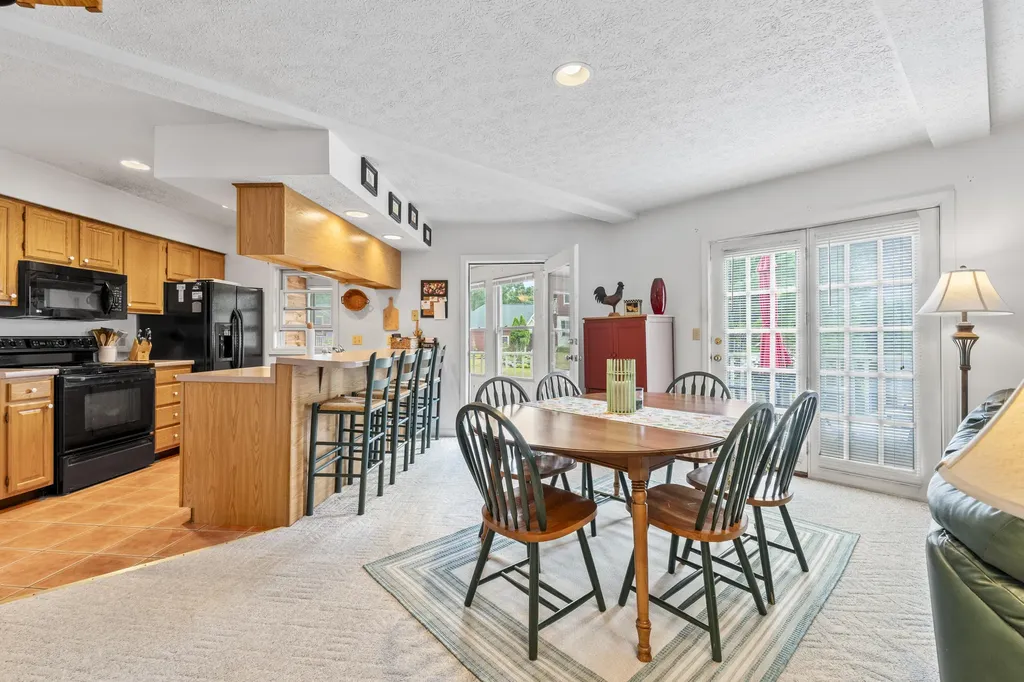14 Lancelot Road Naples ME 04055
