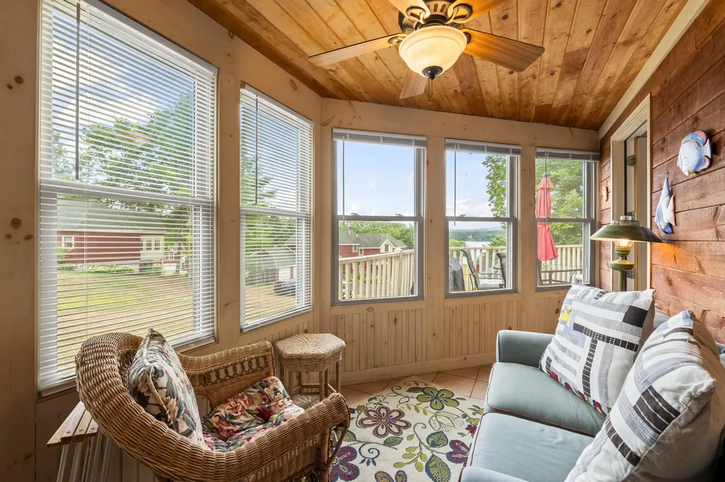 14 Lancelot Road Naples ME 04055
