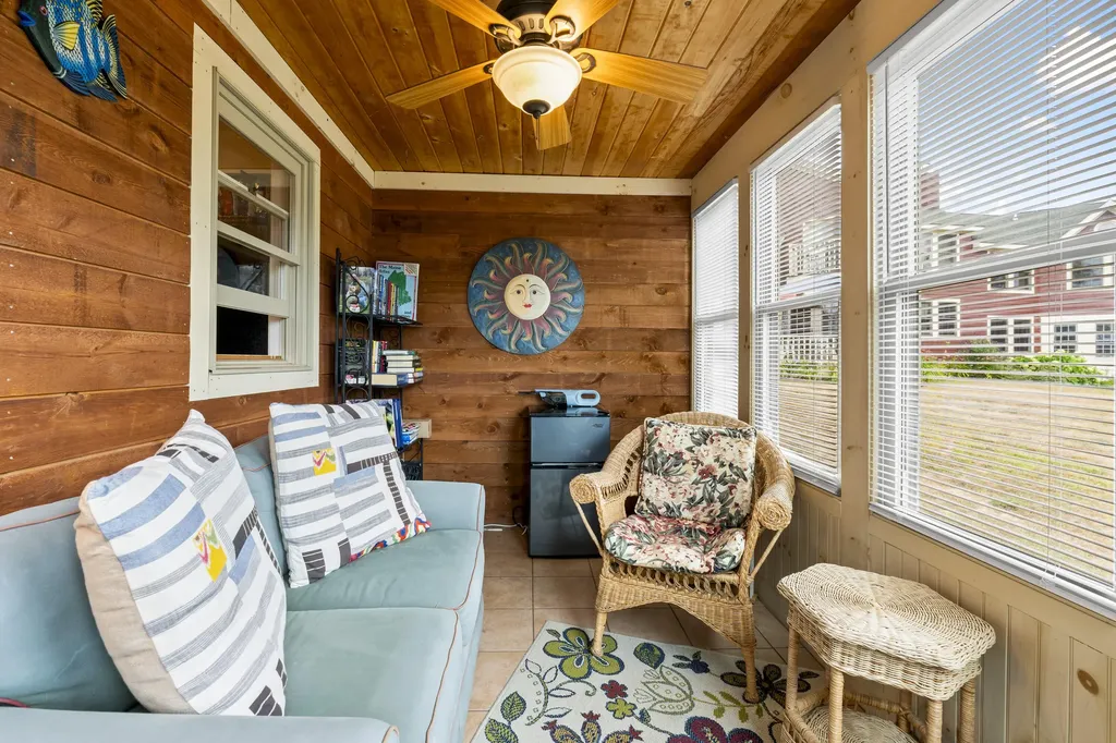 14 Lancelot Road Naples ME 04055