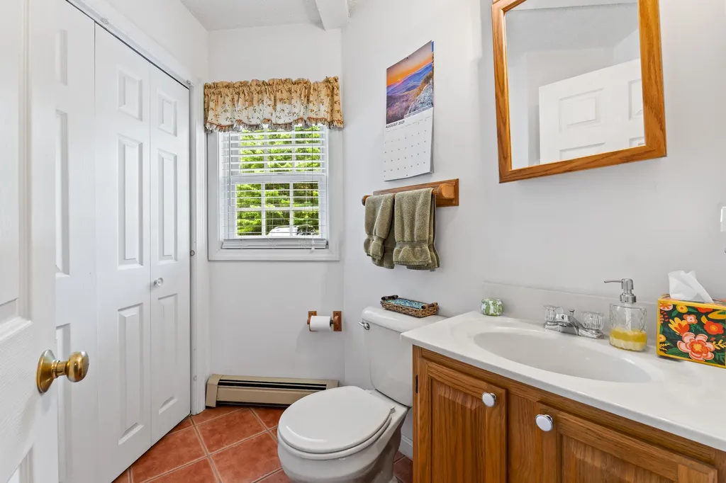 14 Lancelot Road Naples ME 04055