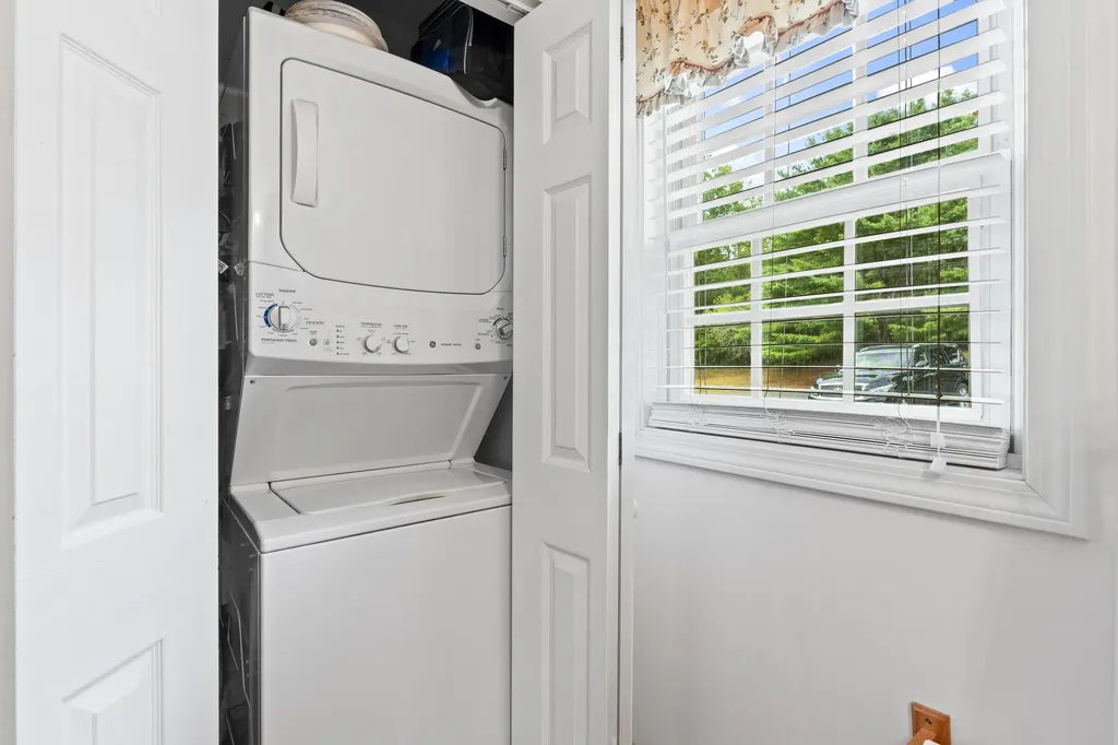 14 Lancelot Road Naples ME 04055
