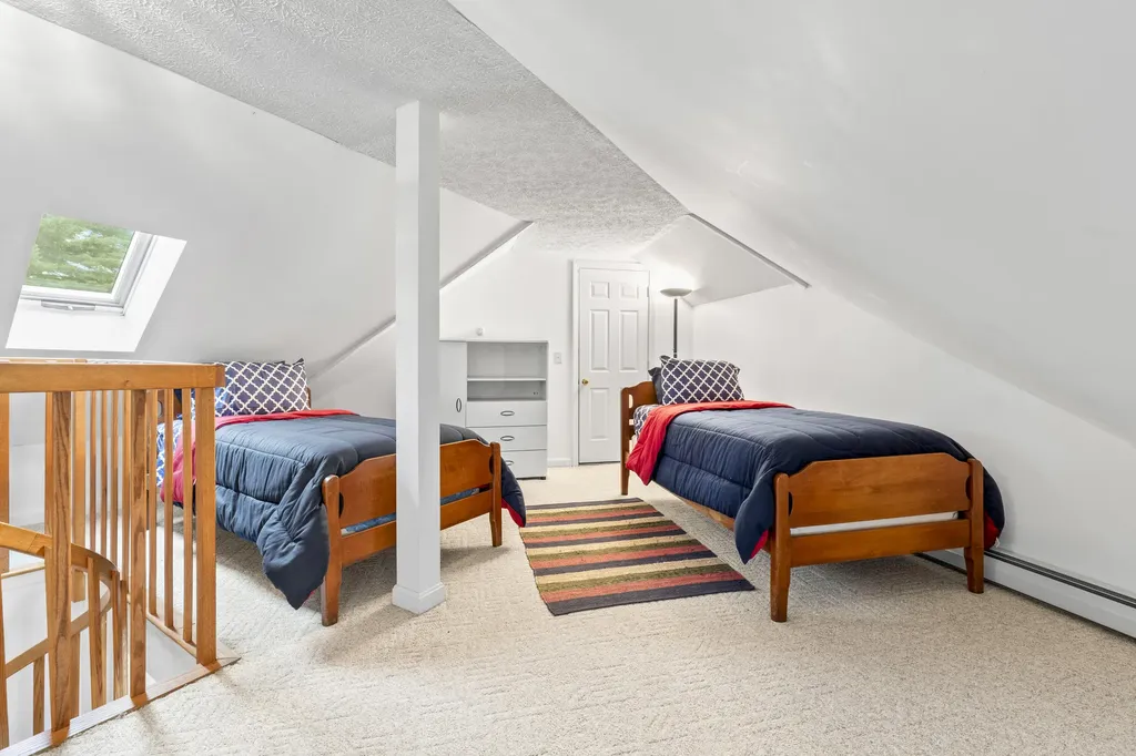 14 Lancelot Road Naples ME 04055