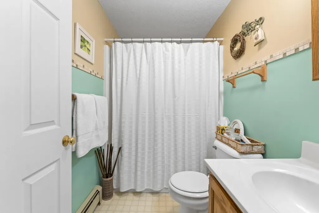 14 Lancelot Road Naples ME 04055