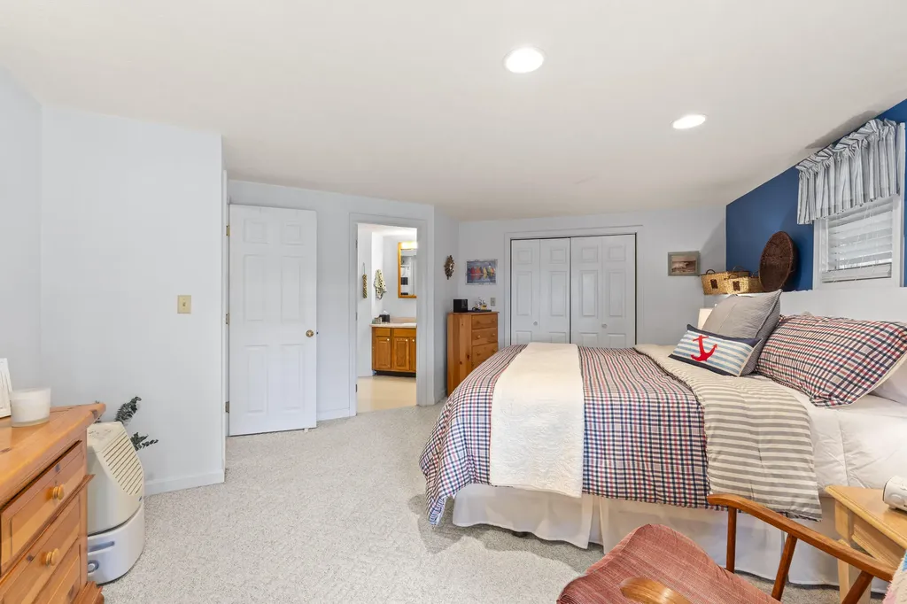 14 Lancelot Road Naples ME 04055