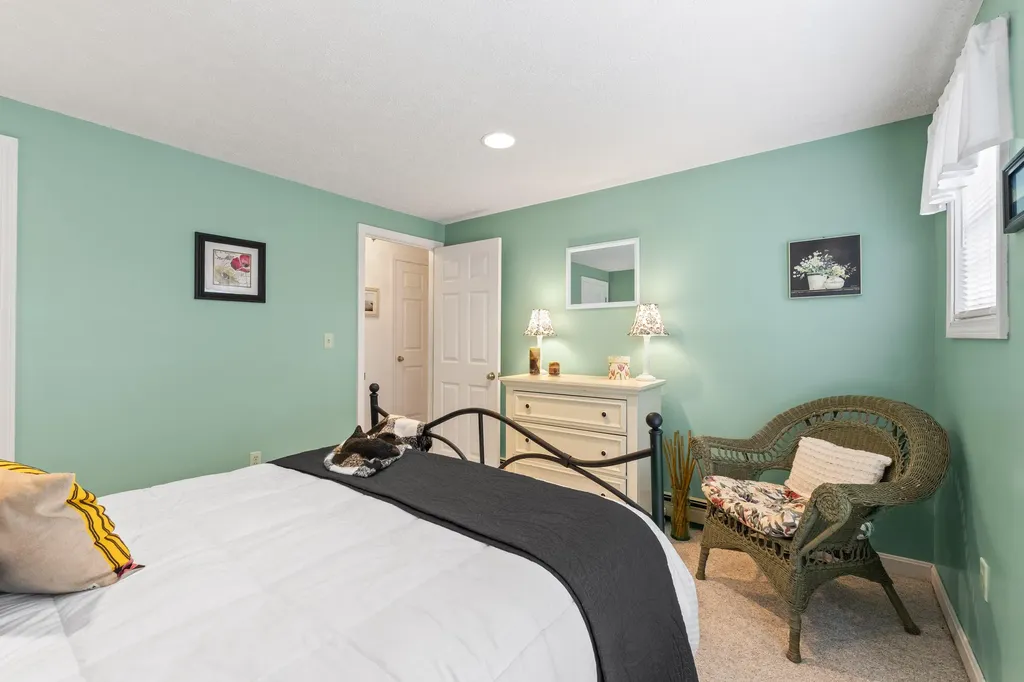 14 Lancelot Road Naples ME 04055
