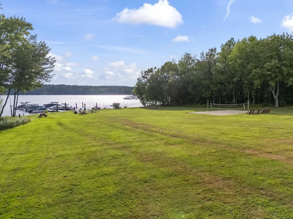 14 Lancelot Road Naples ME 04055