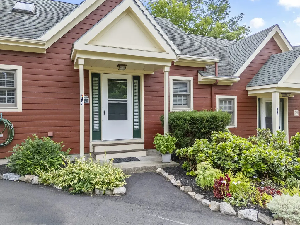 14 Lancelot Road Naples ME 04055